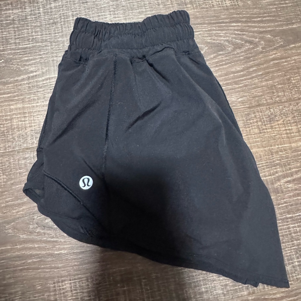 BLACK LULULEMON HOTTIE HOTS SIZE 4